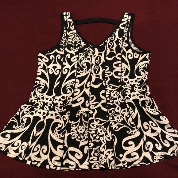 Ricki’s black and white v-neck flared tank NWT - Picture 5 of 8